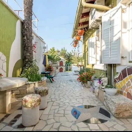 Kuca Za Odmor Lucy Lägenhet *